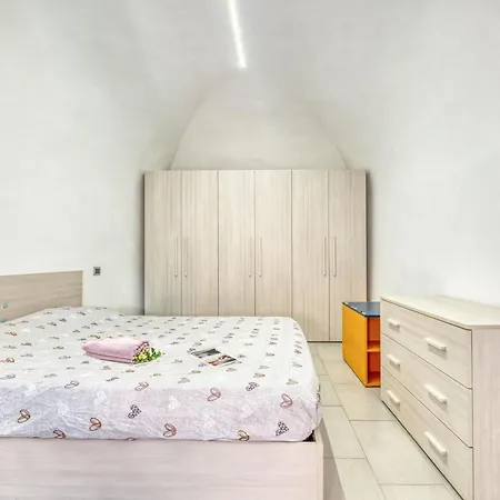 Sea Stone - 100m From The Sea - Happy