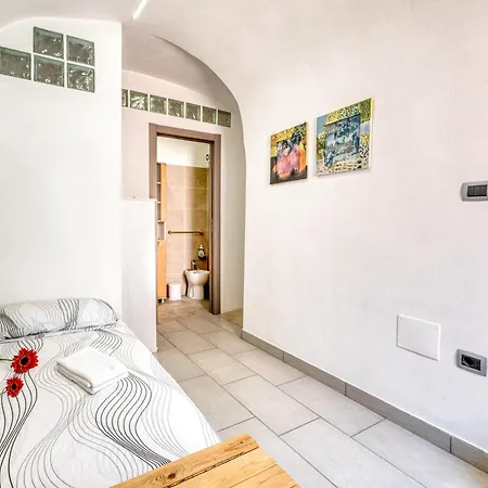 Sea Stone - 100m From The Sea - Happy