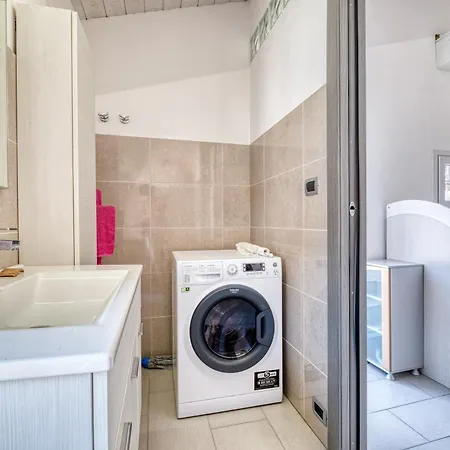 Sea Stone - 100m From The Sea - Happy