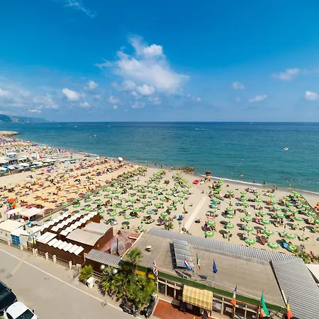 Apartment Sea Stone - 100 Metri Dal Mare - Happy