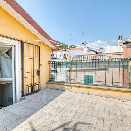 Sea Stone - 100m From The Sea - Happy